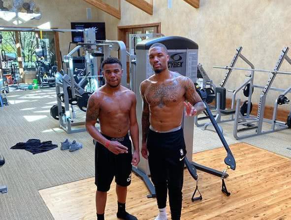 球受众与亚 球受众与亚